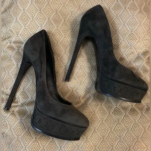 CASADEI Chain Pattern Platform Pumps. Size 6.5 US